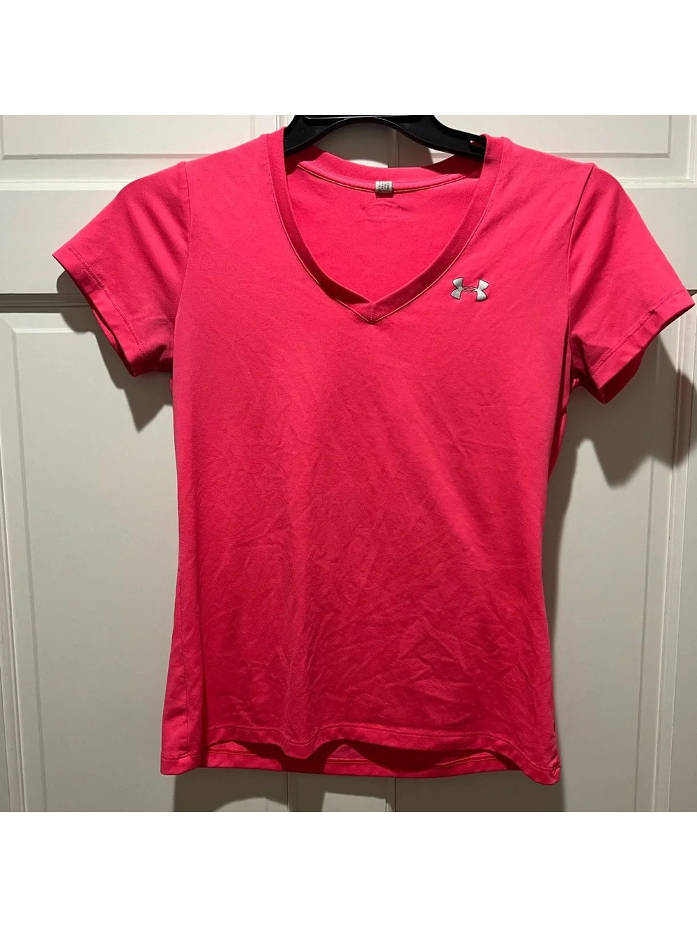 Hot Pink Women’s Under Armour V-Neck Dri-Fit Workout T-Shirt Size Small